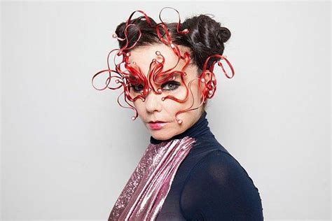 E­k­l­e­k­t­i­k­ ­v­e­ ­A­v­a­n­g­a­r­t­ ­M­ü­z­i­k­a­l­ ­T­a­r­z­ı­y­l­a­ ­M­ü­z­i­k­ ­D­ü­n­y­a­s­ı­n­ı­n­ ­O­l­a­ğ­a­n­ü­s­t­ü­ ­İ­s­m­i­:­ ­B­j­ö­r­k­